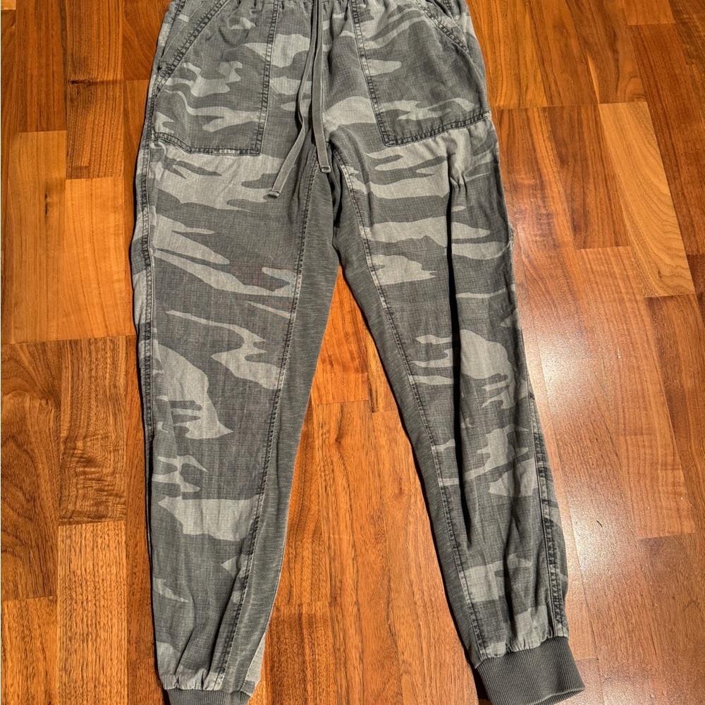 Splendid Gray Jogger Sweatpants Urban Camo